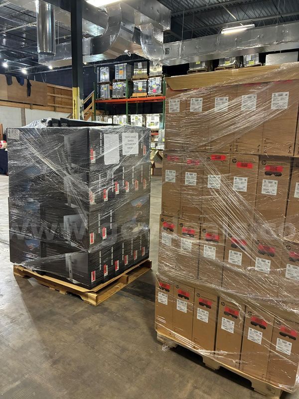 Used Dell 24" UltraSharp U2421HE & U2422HE USB-C Hub Monitors (84 total)