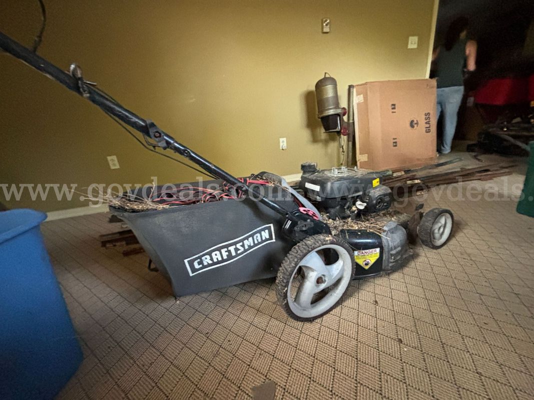Craftsman Self-Propelled Walk-Behind Lawn Mower