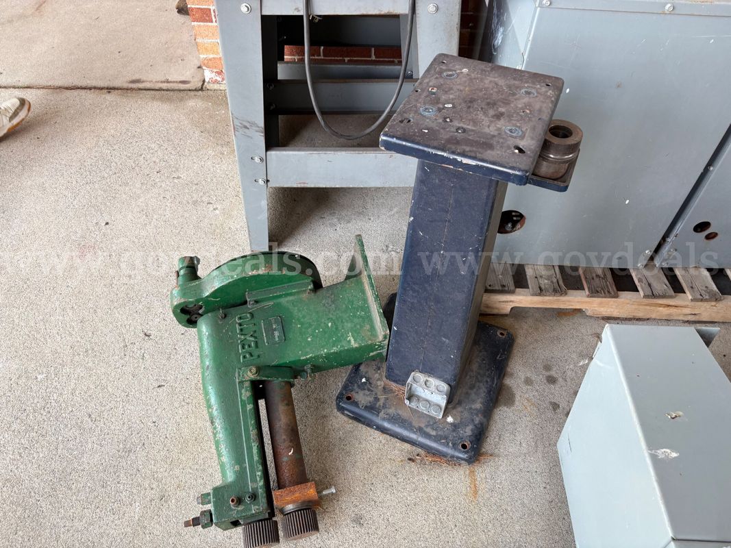 vintage PEXTO (Peck, Stow & Wilcox) manual rotary sheet metal machine