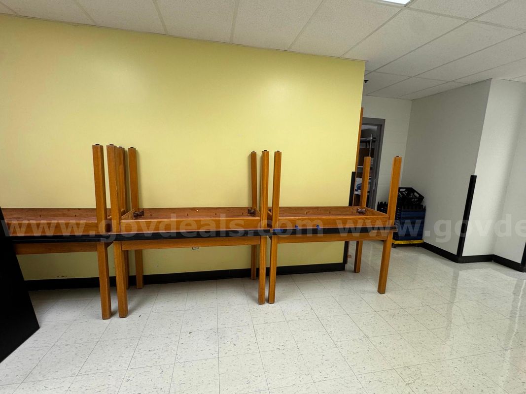 10 science tables (Lot D)