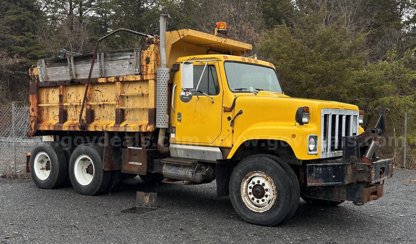 1991 International 2554 Dump Truck with Plow and Spreader (NOT RUNNING)