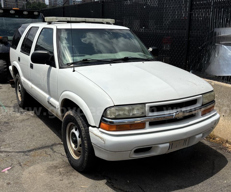 2004 Chevrolet Blazer 4X4 (LOW MILES)