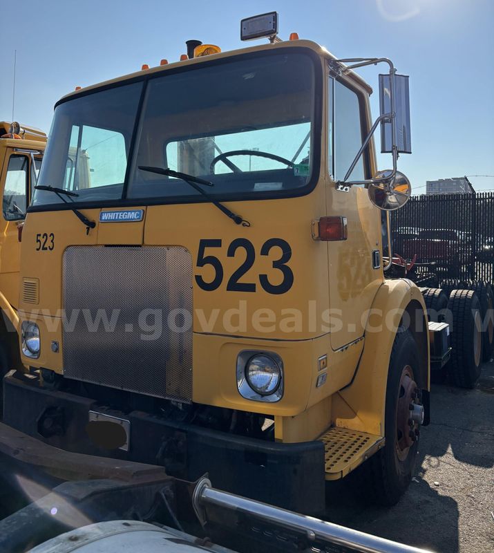 1991 WhiteGMC Xpeditor WX Tractor Truck (SUPER LOW MILES)