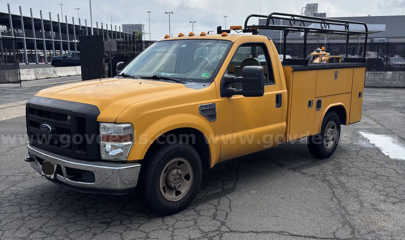 2008 Ford F-250 SD 2WD Tool Bed with Lift Gate and Rack
