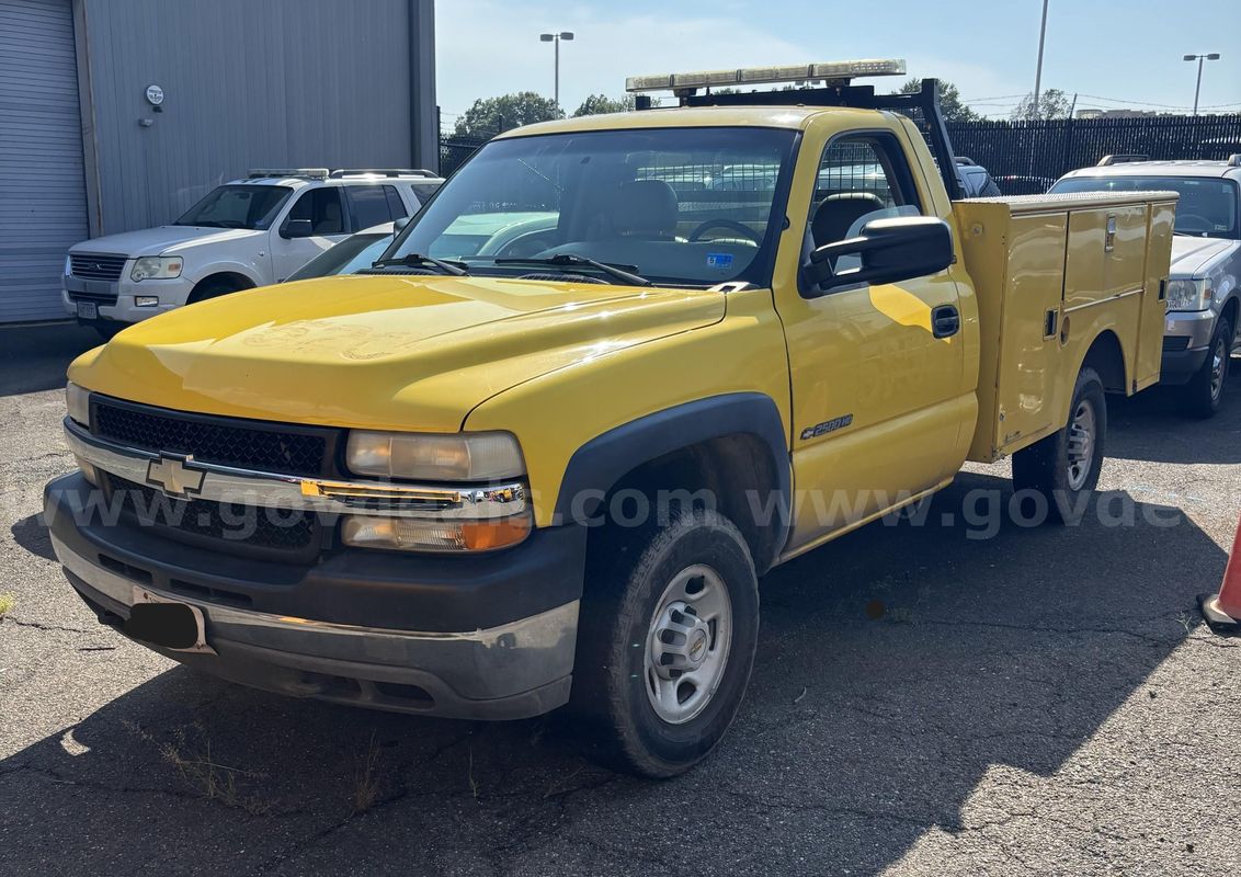 2001 Chevrolet Silverado 2500HD 4X4 Tool Bed