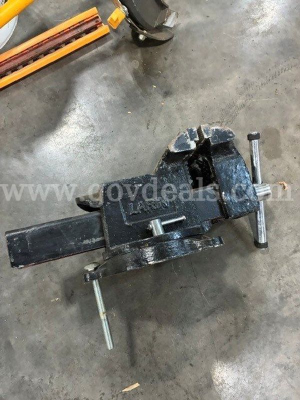 6" bench vise