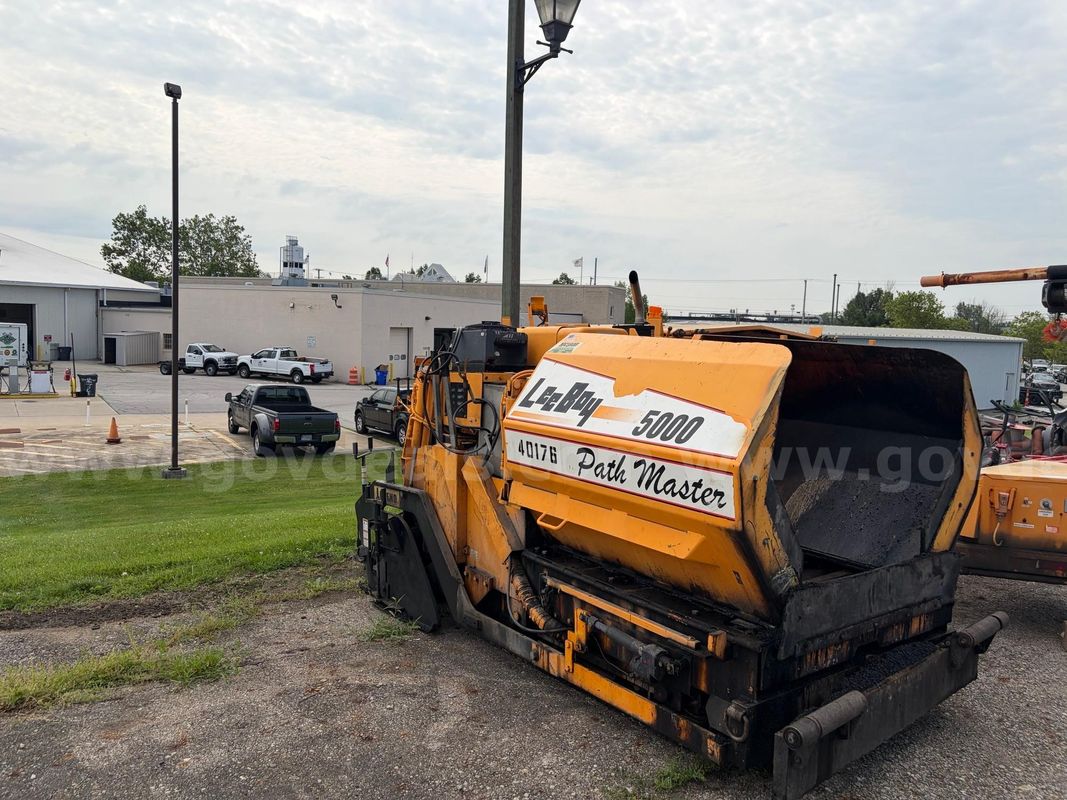LeeBoy L5000T Asphalt Paver