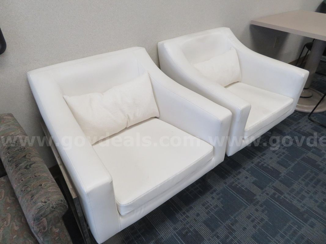Lot of 2 White Lounge Chairs