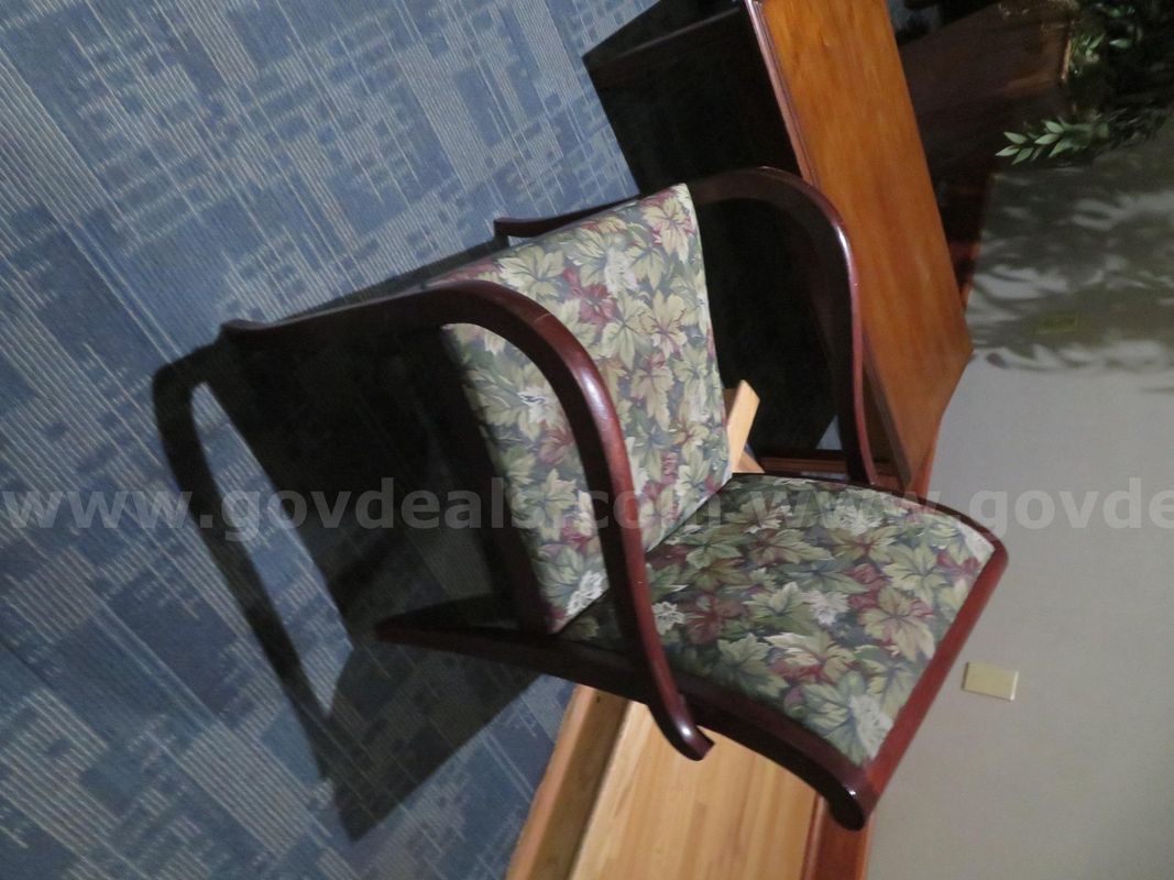 Lot of 2 Wood Chairs with Leaf Pattern (with arms)