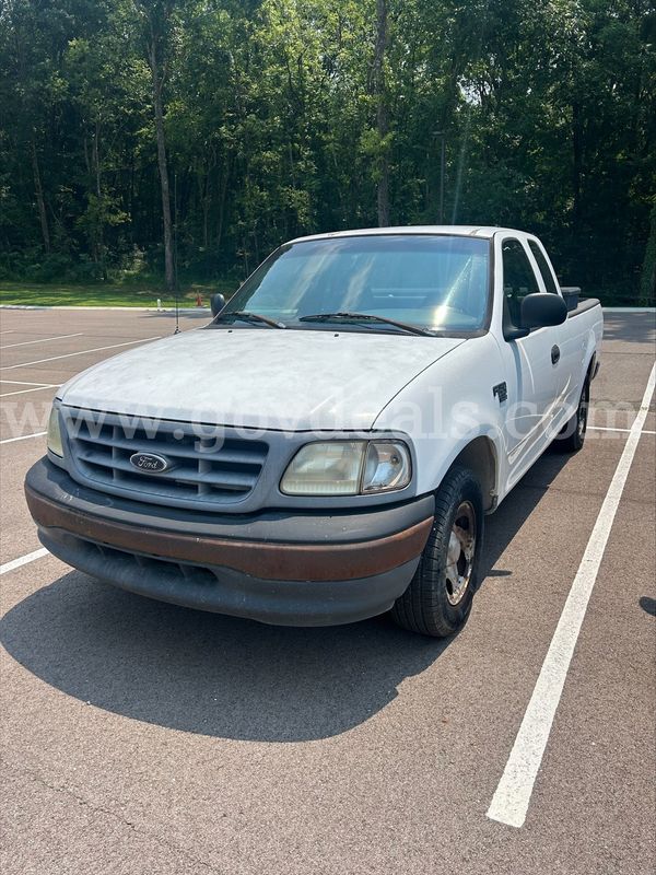 2001 Ford F-150 XL SuperCab Short Bed 2WD