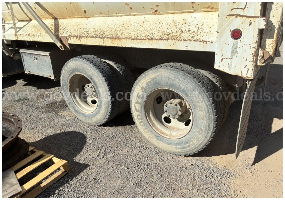 2000 Chevrolet CC7H064 Tandem Axle Dump Truck – 7.2L Caterpillar Diesel – Runs & Drives