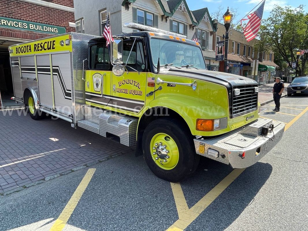 2000 International 4900 Quad Cab Rescue Truck | New Engine & New NightScan Light Tower | 6,845 Miles