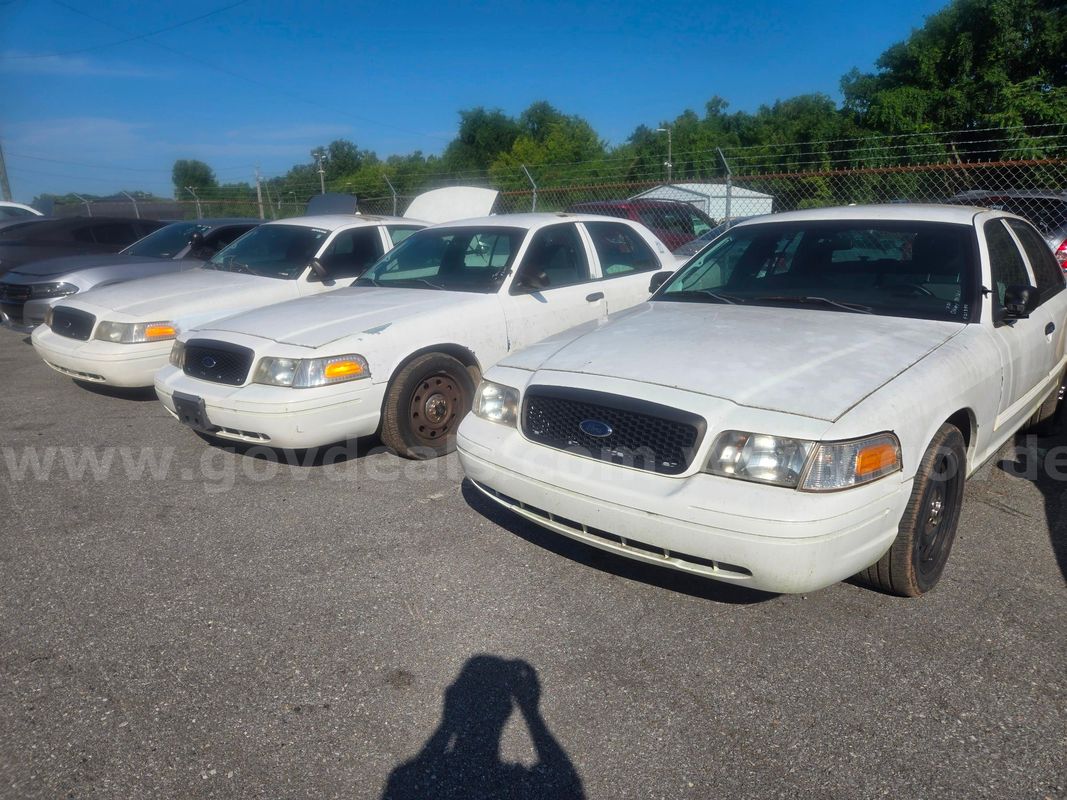 Lot of 3 Retired Police Vehicles OPERATIONAL CONDITION UNKNOWN UNTESTED