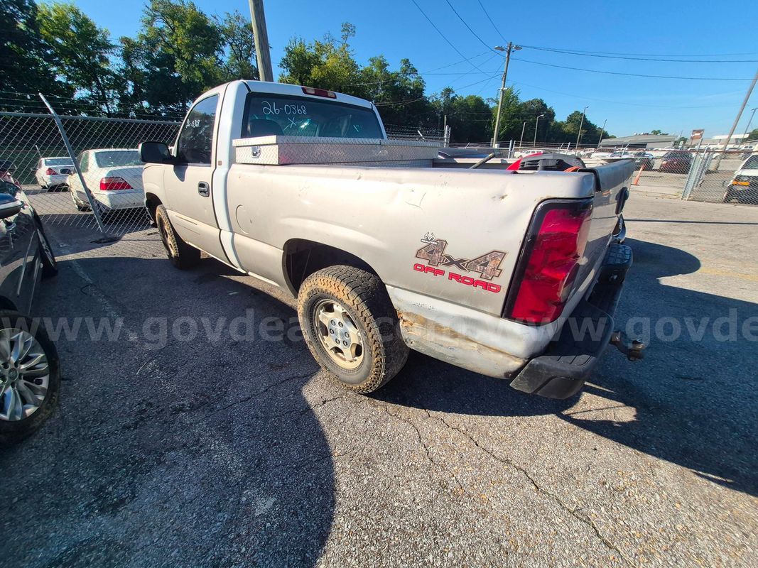 DUI 2001 Chevrolet Silverado 1500 OPERATIONAL CONDITION UNKNOWN DUI