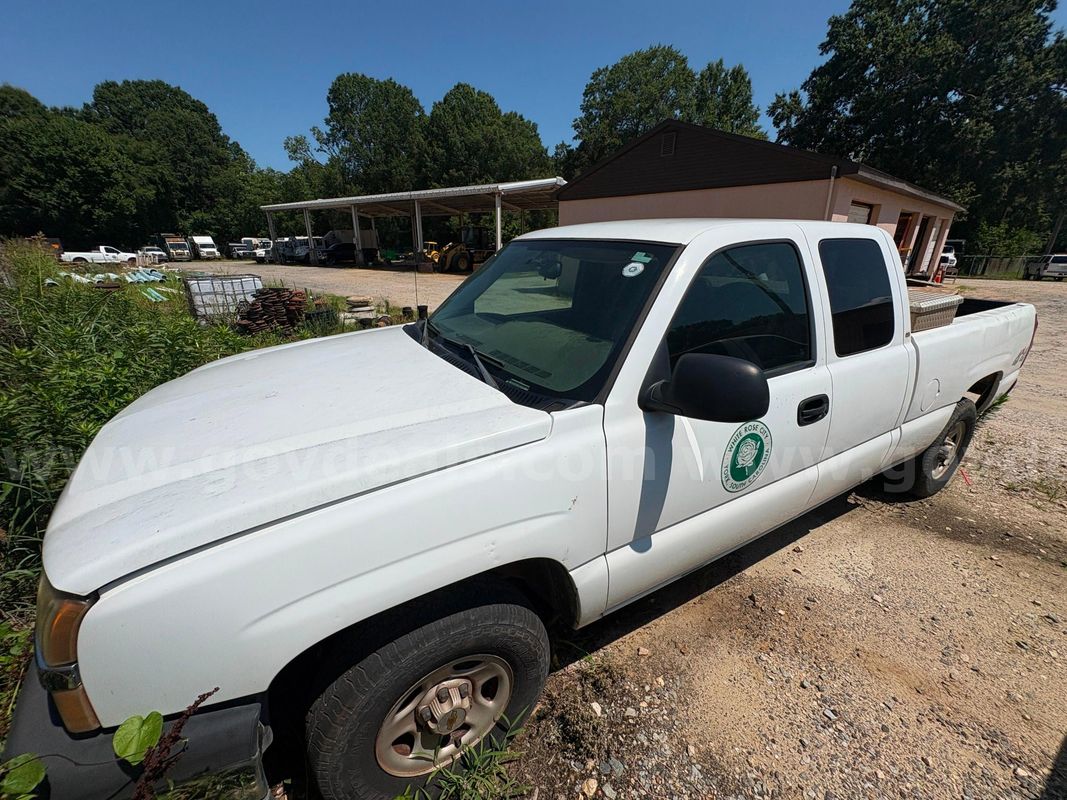 2004 Chevrolet Silverado 1500 Work Truck Ext. Cab Short Bed 4WD