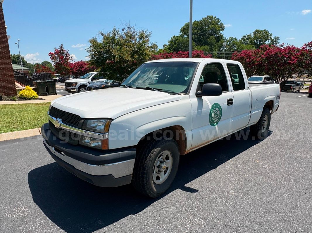 2003 Chevrolet Silverado 1500 Ext. Cab Short Bed 4WD