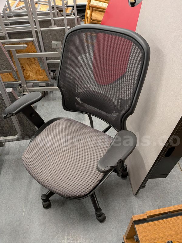 Rolling office chair