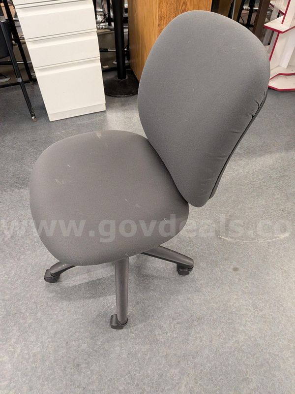 cushioned rolling office chair