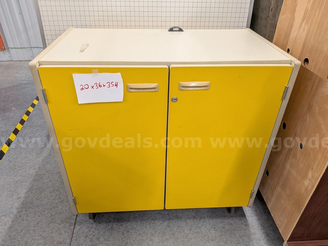 rolling cabinet 20x36x35H