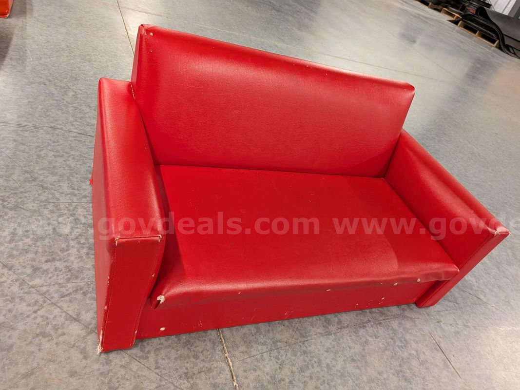 Small child's chair "Red Leather"