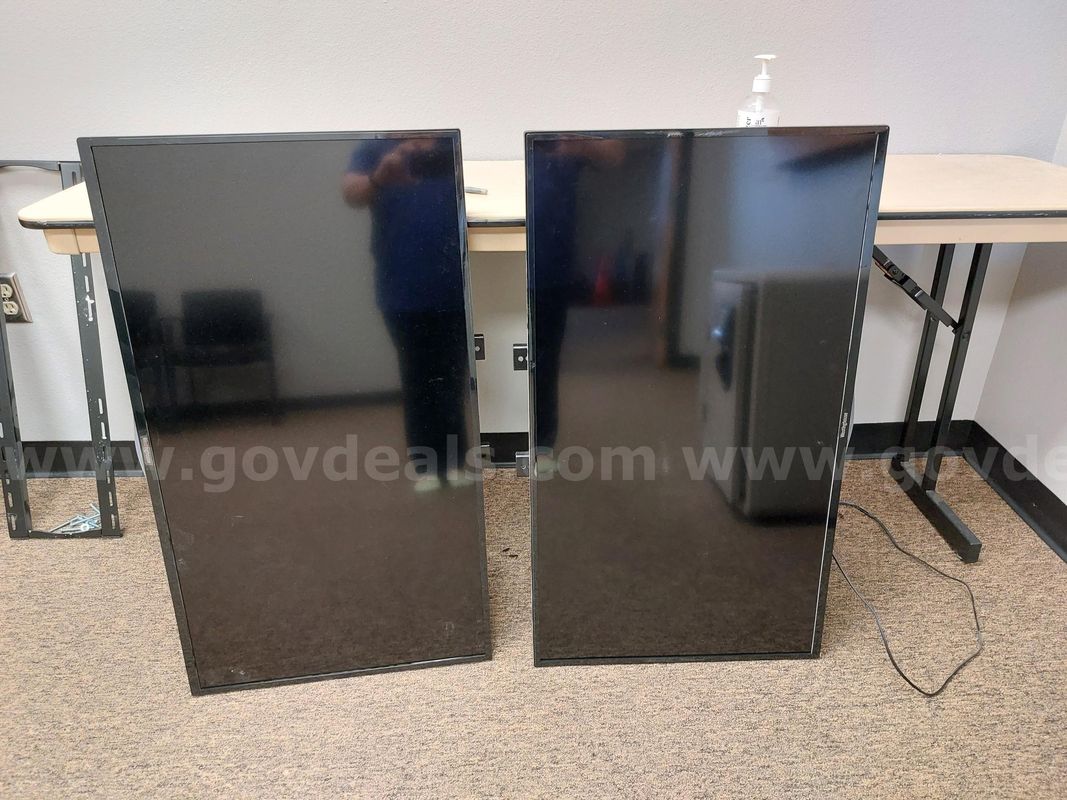 Lot of 2 Westinghouse 40" TVs
