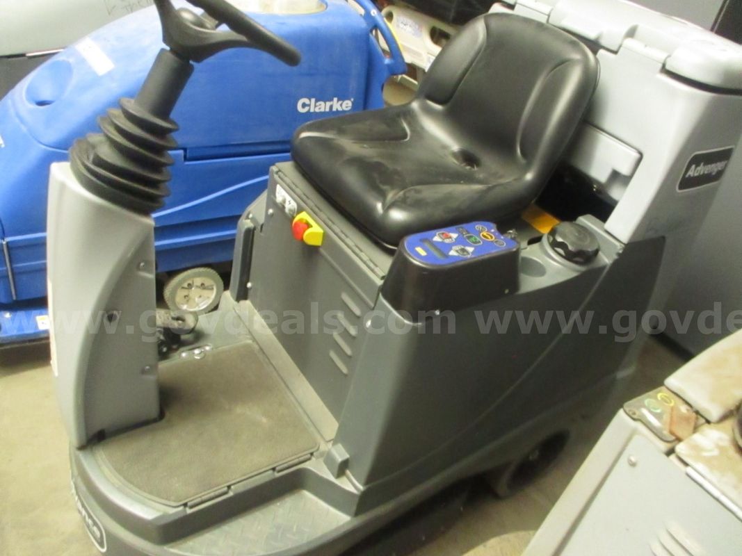 FLOOR MACHINE, ADVANCED, ADVENGER, LOT 1013, AR27007637-008
