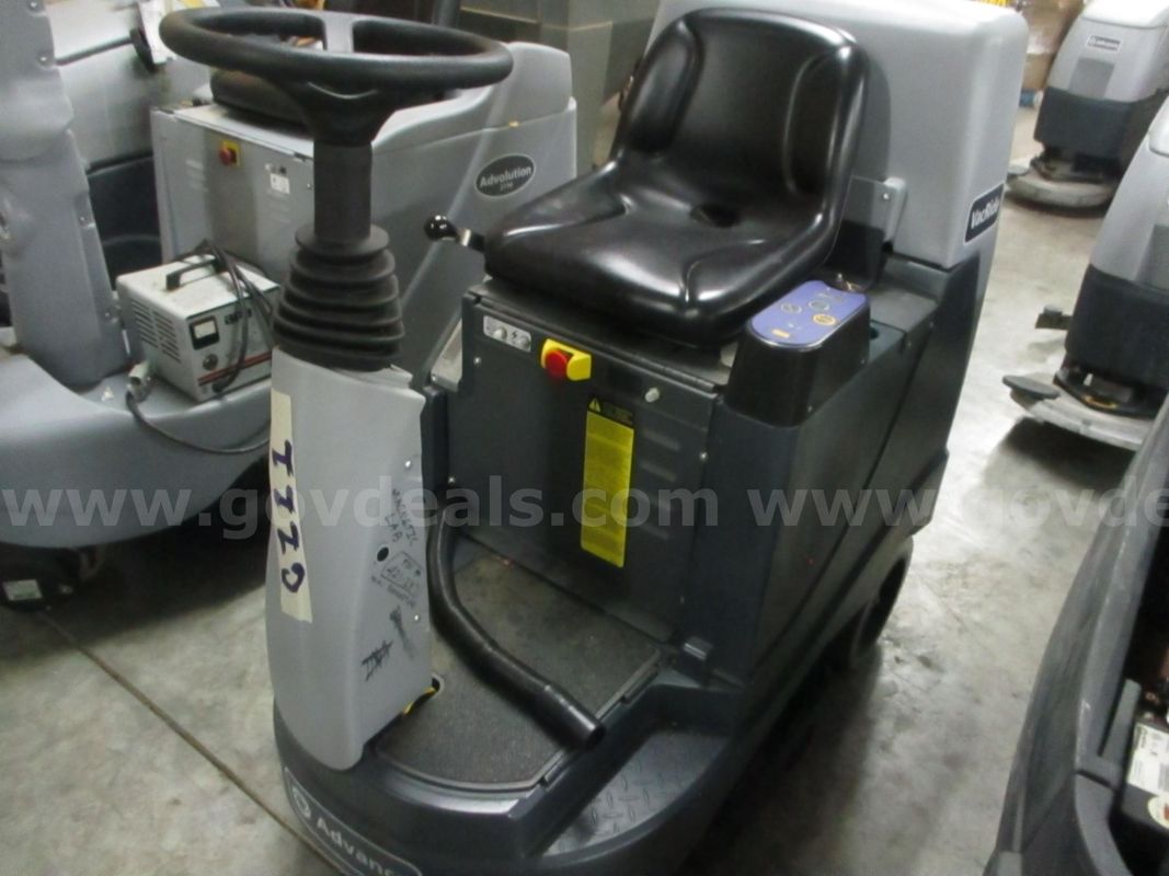 FLOOR MACHINE, ADVANCED, VACRIDE, LOT 6111, AR27007637-019