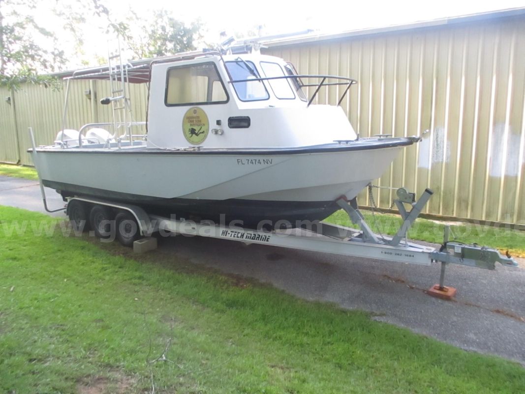 BOAT, BOSTON WHALER 27', HI TECH MARINE TRAILER, LOT 9105, AR26059155-001