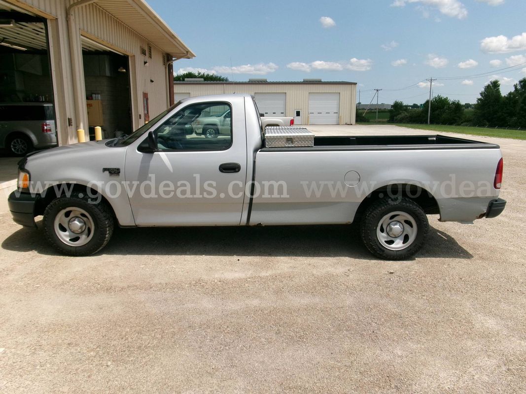 2002 Ford F-150 XL Long Bed 2WD