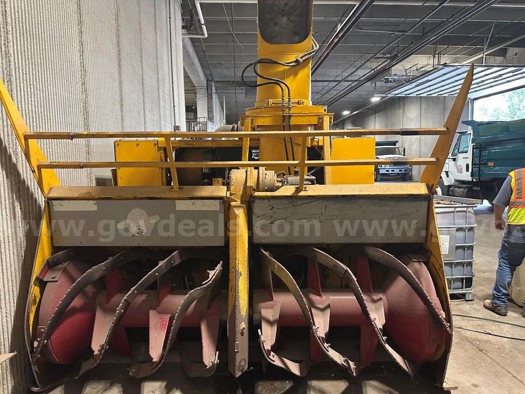 1997 Stewart Stevenson RA280HC Snow Blower