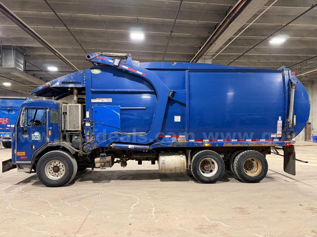 2017 Peterbilt 320
