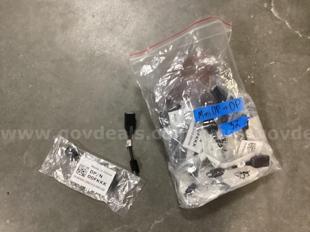Adaptors/ Cables (lot of 32)