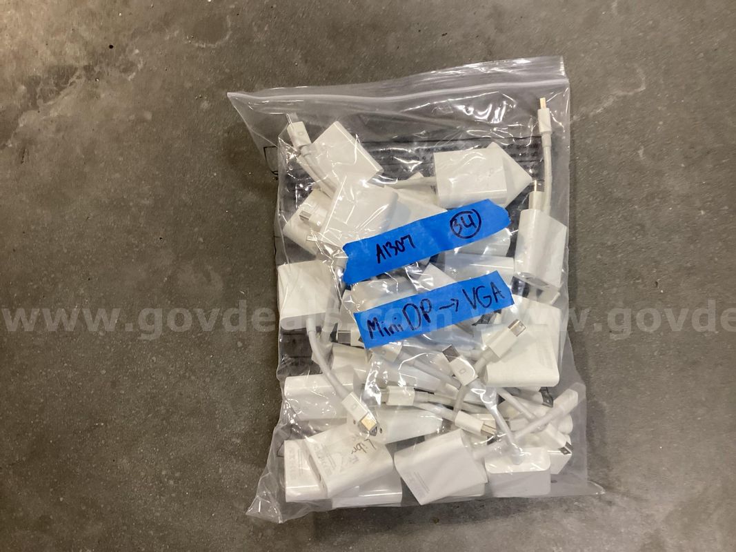 Adaptors/ Cables (lot of 34)