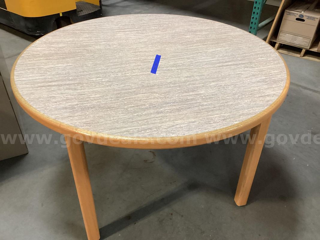 Table Wood Legs with Laminated Top (Round)
