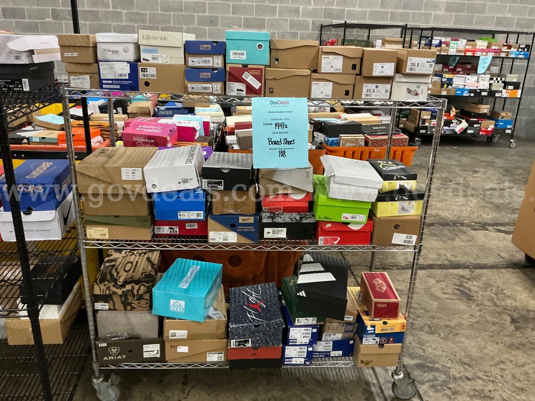 Apparel: "Boxed Shoes" (JUN26-1941X)