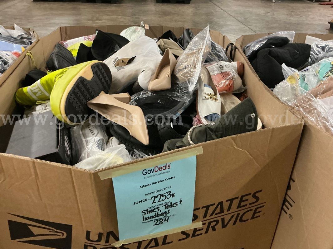 Apparel: Manually Sorted "Shoes, Handbags and Totes" (JUN26-2253X)