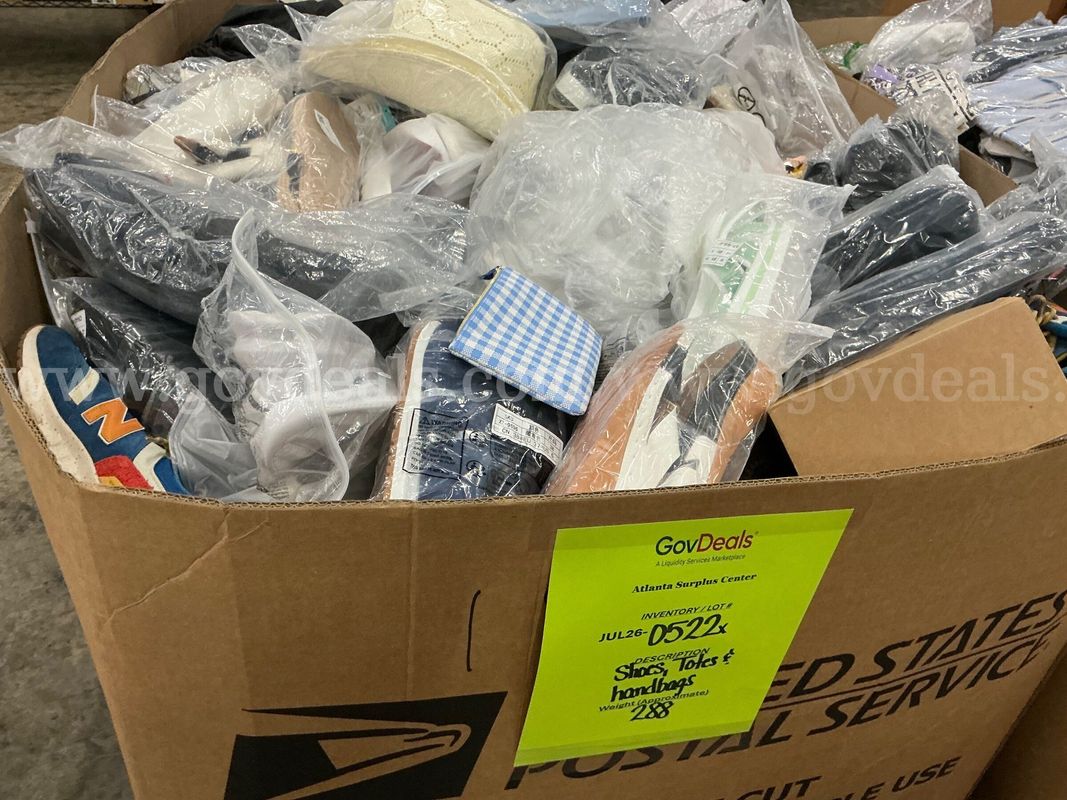 Apparel: Manually Sorted "Shoes, Handbags and Totes" (JUL26-0522X)