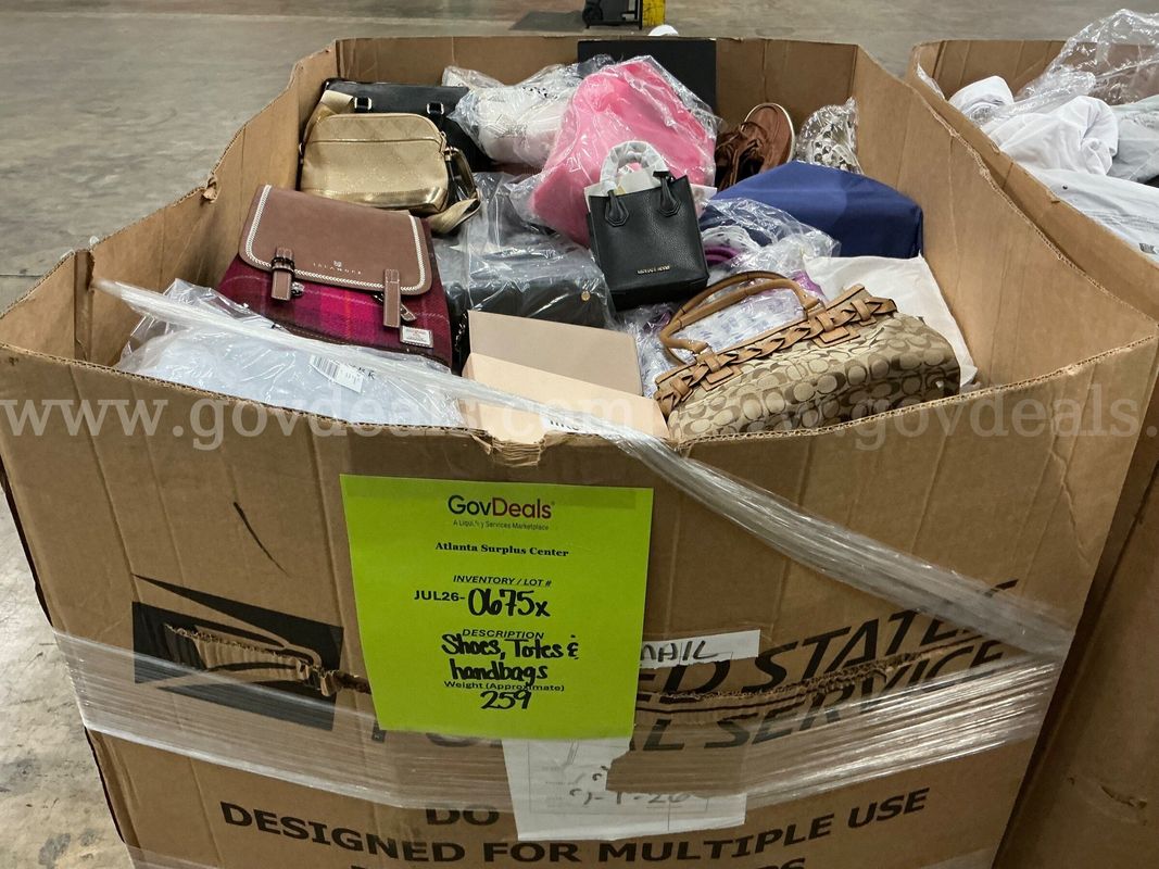 Apparel: Manually Sorted "Shoes, Handbags and Totes" (JUL26-0675X)