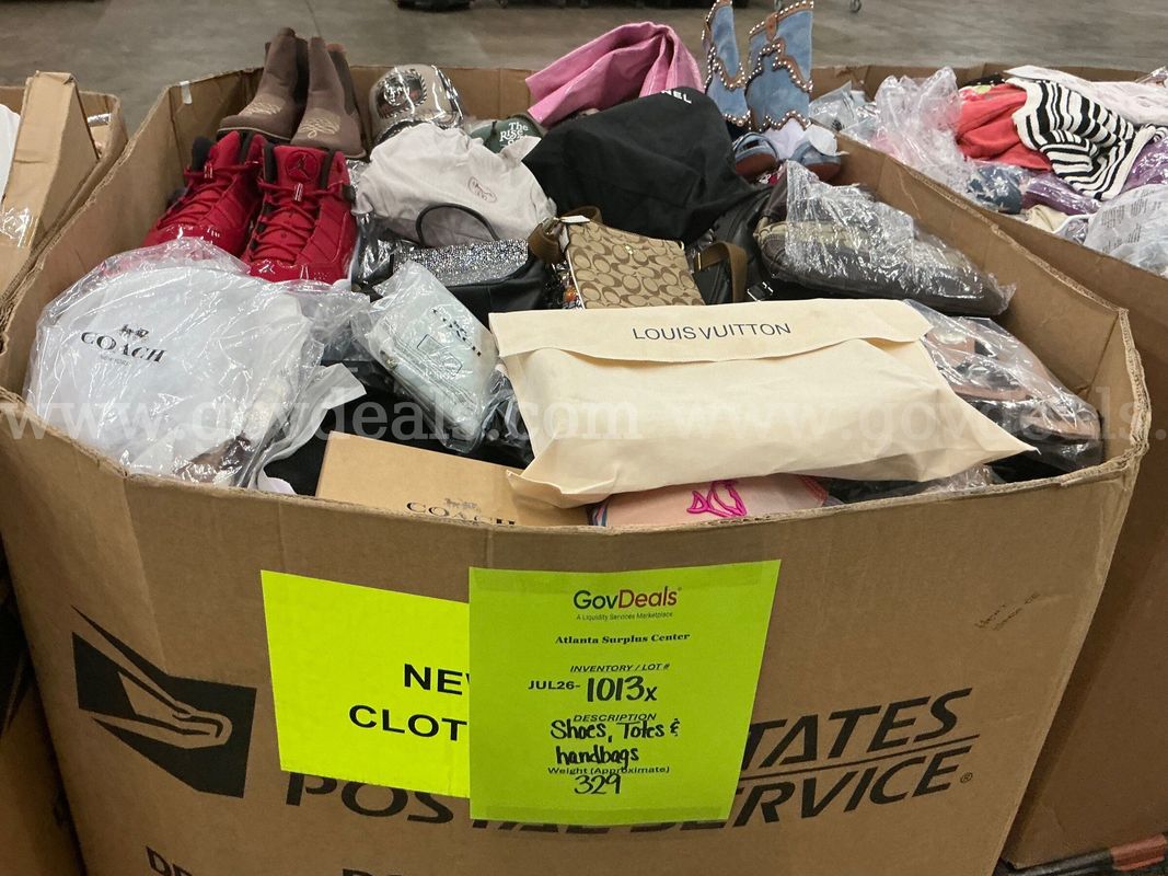 Apparel: Manually Sorted "Shoes, Handbags and Totes" (JUL26-1013X)