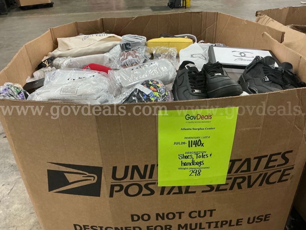 Apparel: Manually Sorted "Shoes, Handbags and Totes" (JUL26-1140X)