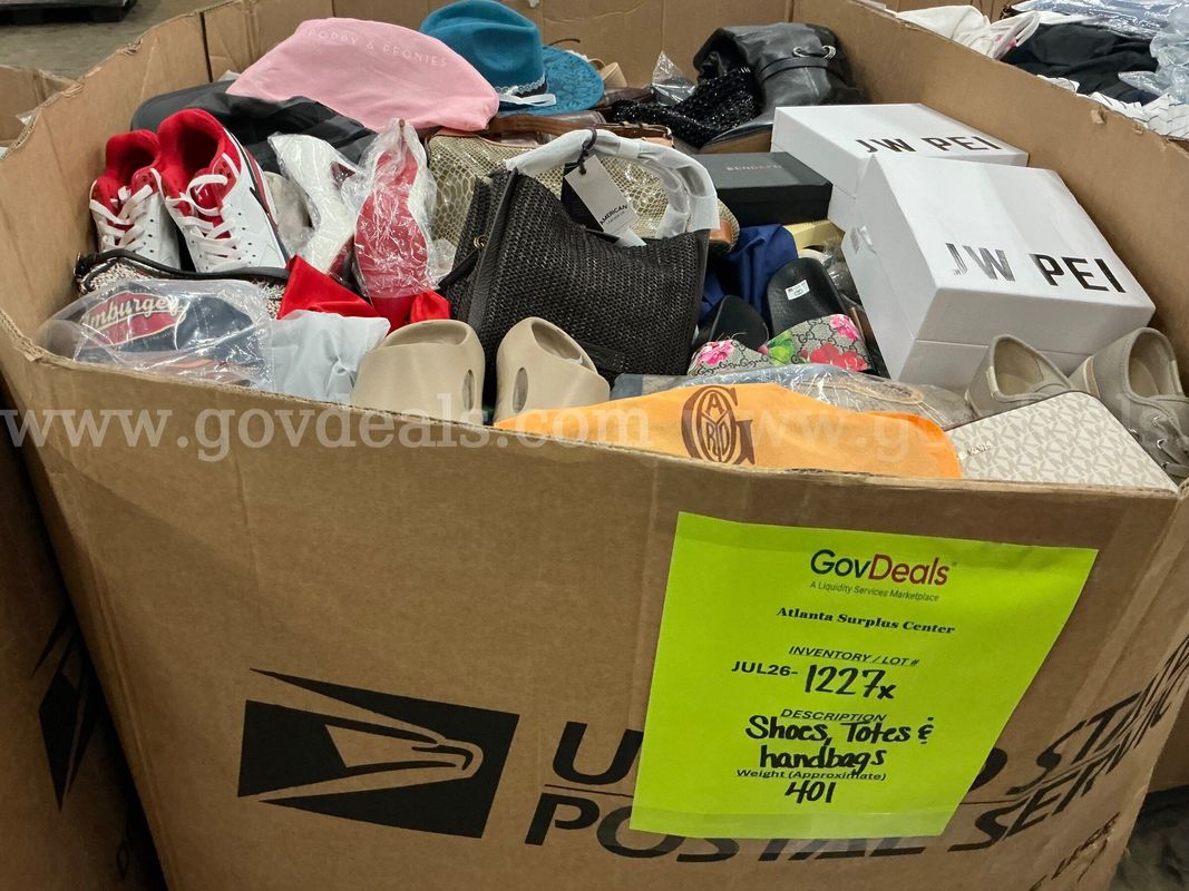 Apparel: Manually Sorted "Shoes, Handbags and Totes" (JUL26-1227X)