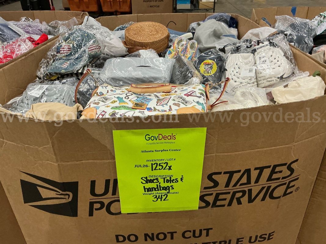 Apparel: Manually Sorted "Shoes, Handbags and Totes" (JUL26-1252X)
