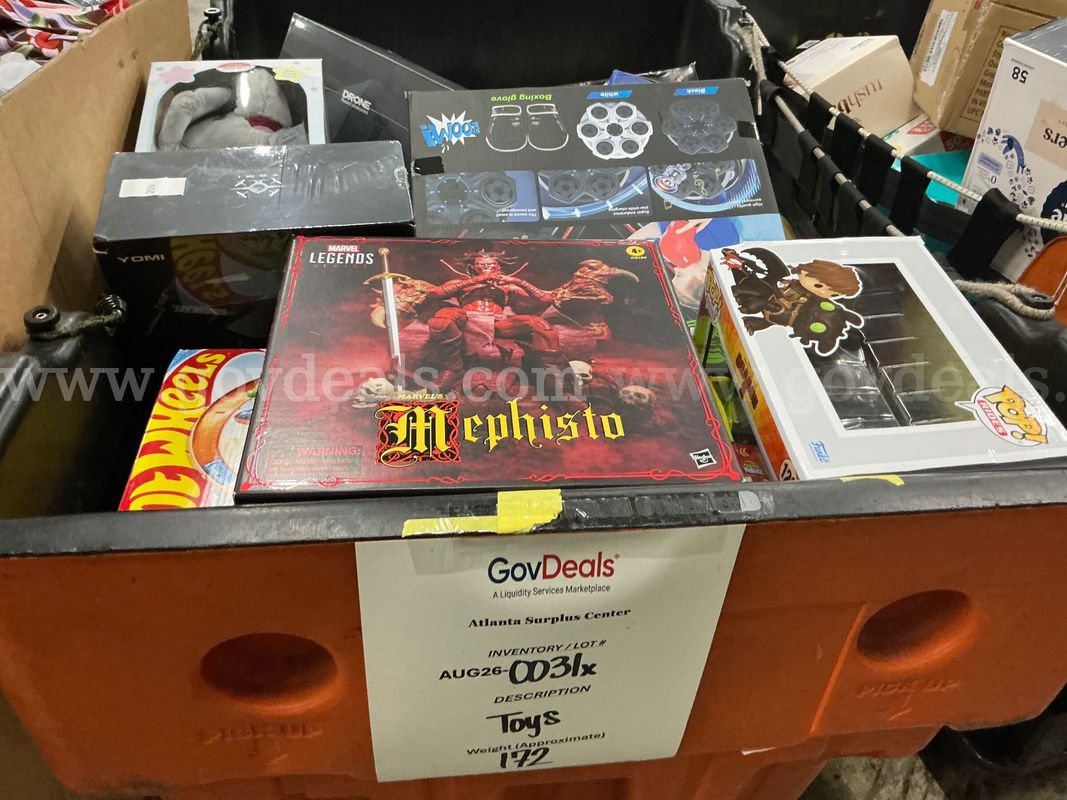 Collectibles: "Toys, Games and Puzzles" (AUG26-0031X)
