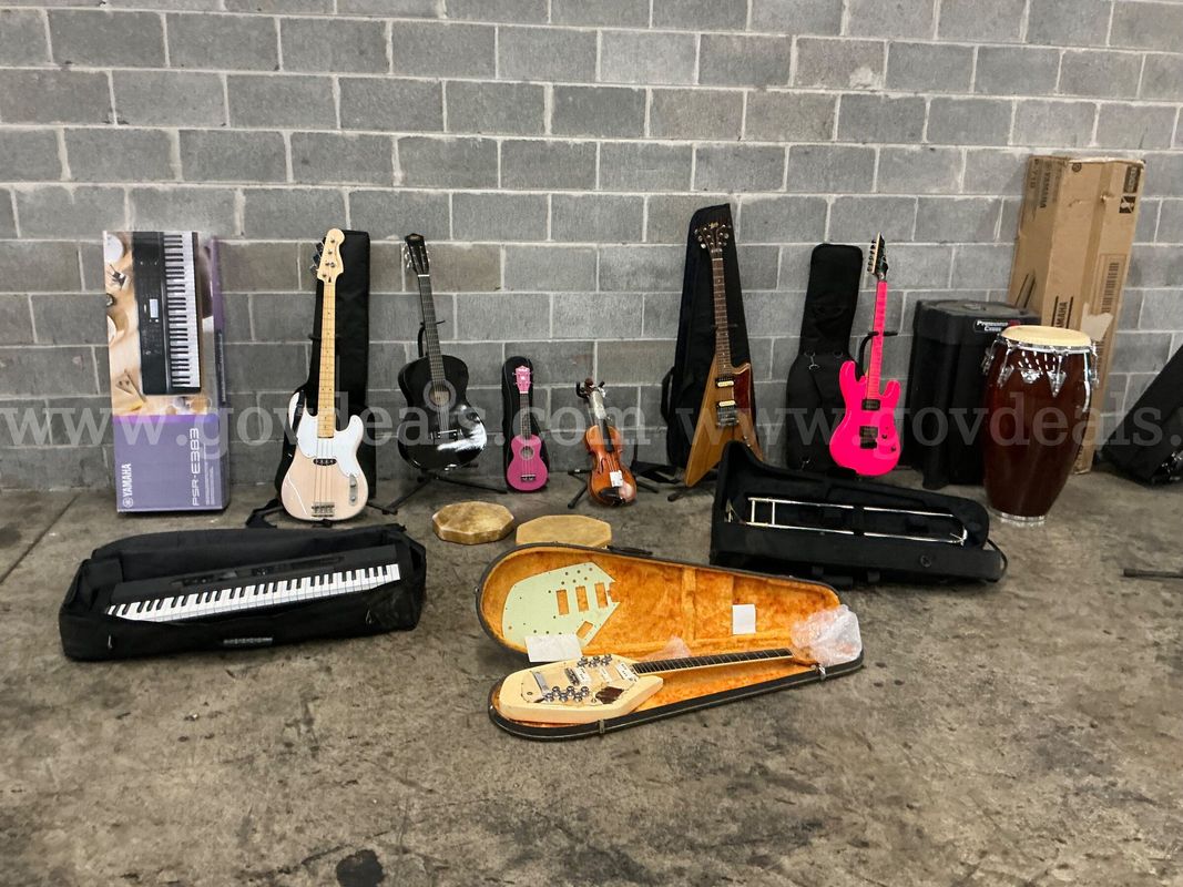 Collectibles: "Musical Instruments & Accessories (AUG26-0451X)