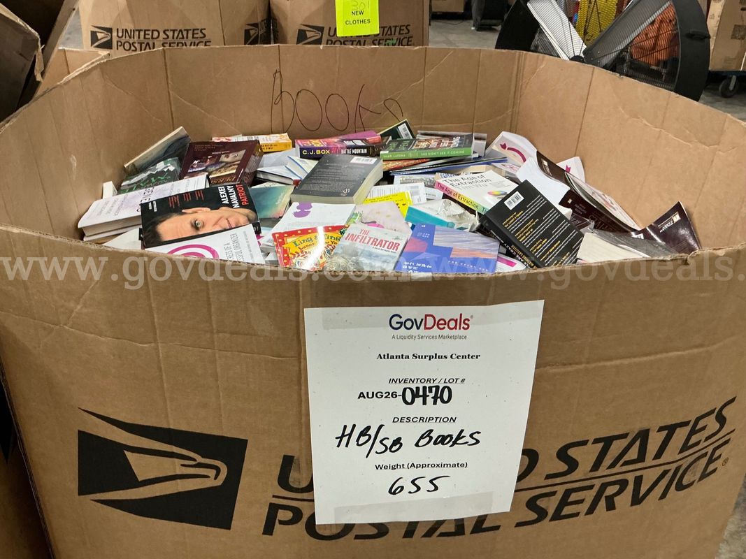 Books: Mixed "Hard and Soft Back" (Gaylord) (AUG26-0470)