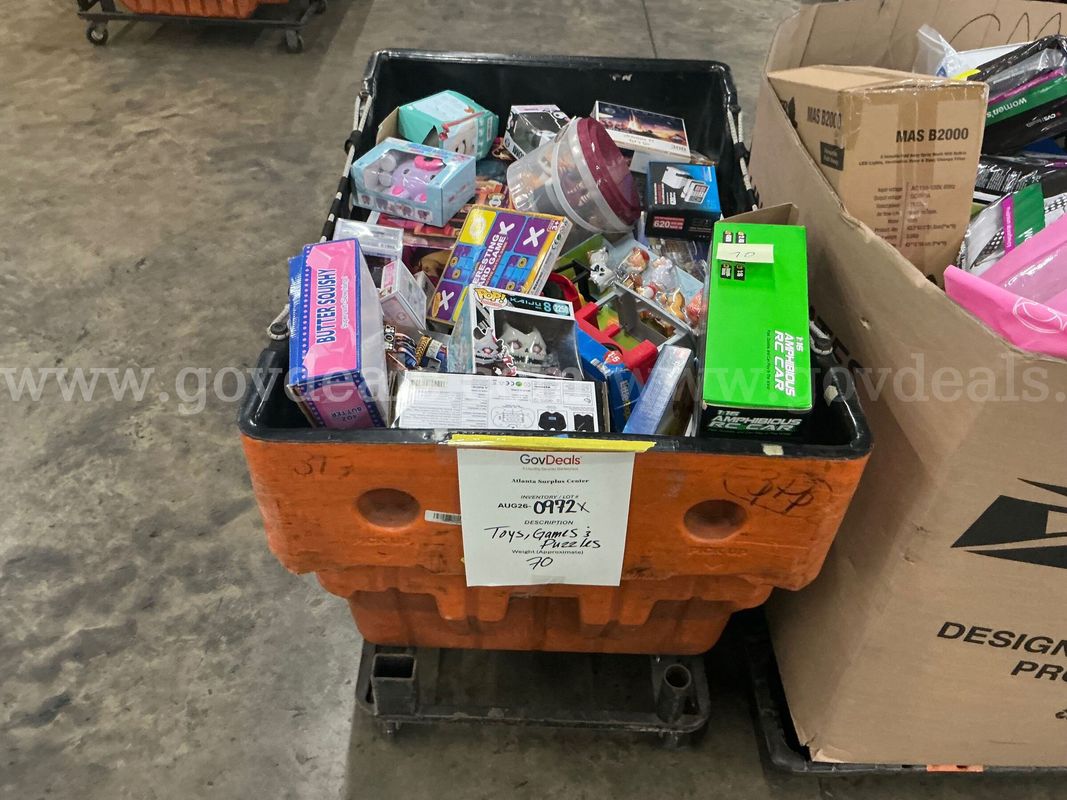 Collectibles: "Toys, Games and Puzzles" (AUG26-0972X)