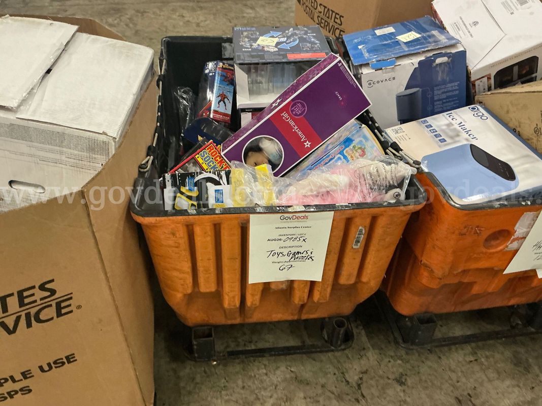 Collectibles: "Toys, Games and Puzzles" (AUG26-0985X)