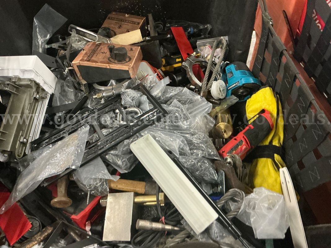 Salvaged: "Modems, Remotes, Cords and Accessories" (AUG26-1171)