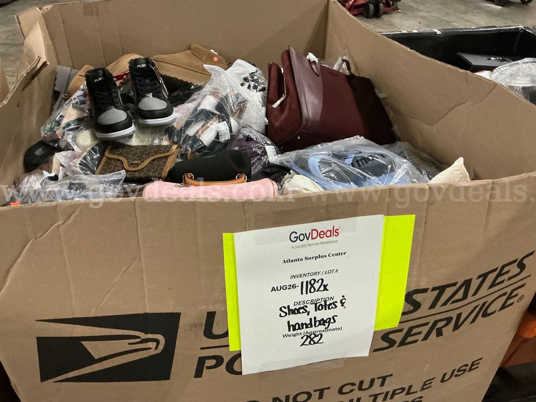 Apparel: Manually Sorted "Shoes, Handbags and Totes" (AUG26-1182X)