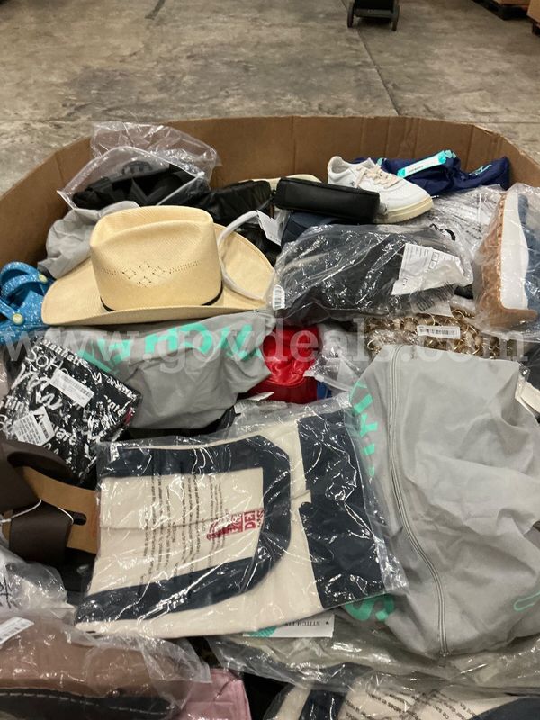 Apparel: Manually Sorted "Shoes, Handbags and Totes" (AUG26-1354X)